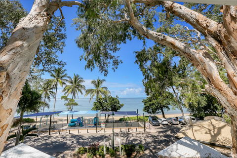 Paradise On The Beach Resort - Holiday Find 11