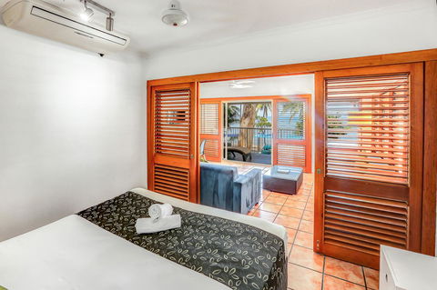 Paradise On The Beach Resort - Holiday Find 10