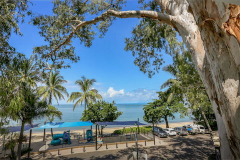 Paradise On The Beach Resort - Holiday Find 14