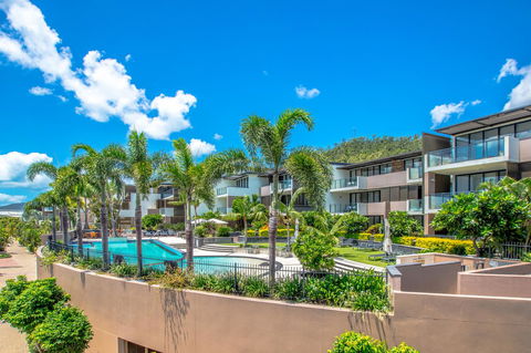 Mirage Whitsundays - Holiday Find 32
