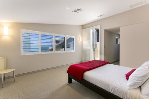 Redvue Holiday Apartments - Holiday Find 21