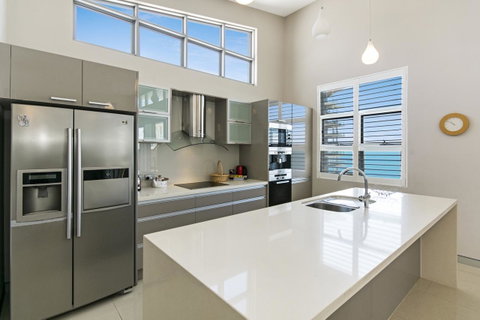 Redvue Holiday Apartments - Holiday Find 19