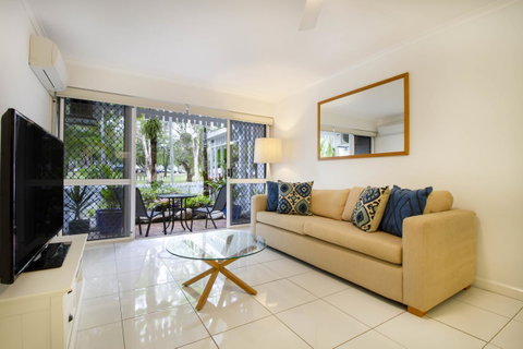 The White House Port Douglas - Holiday Find 15