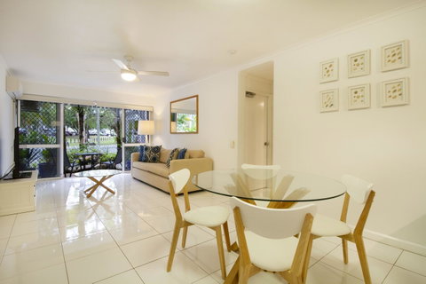 The White House Port Douglas - Holiday Find 14