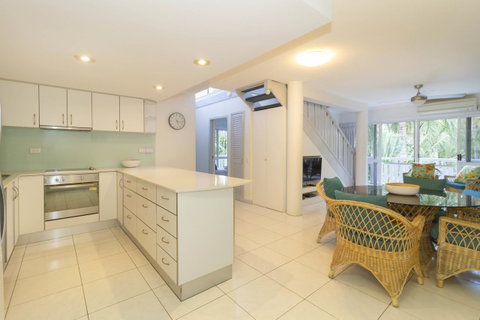 The White House Port Douglas - Holiday Find 23