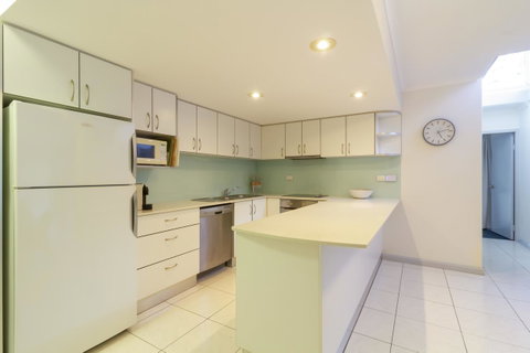 The White House Port Douglas - Holiday Find 22