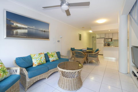 The White House Port Douglas - Holiday Find 24