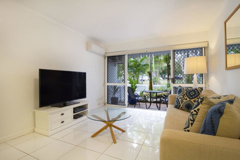The White House Port Douglas - Holiday Find 16