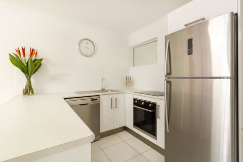 The White House Port Douglas - Holiday Find 11