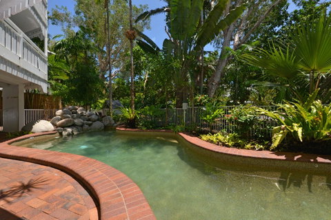 The White House Port Douglas - Holiday Find 17