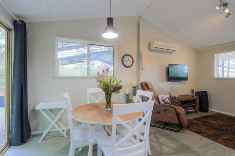 Bed & Breakfast 1 Bedroom Guest House - Holiday Find 23