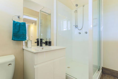 Bed & Breakfast 1 Bedroom Guest House - Holiday Find 7