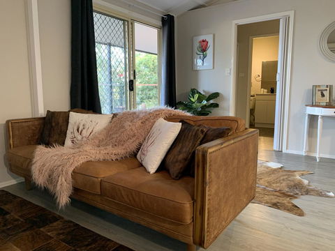 Bed & Breakfast 1 Bedroom Guest House - Holiday Find 27