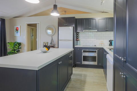 Bed & Breakfast 1 Bedroom Guest House - Holiday Find 14