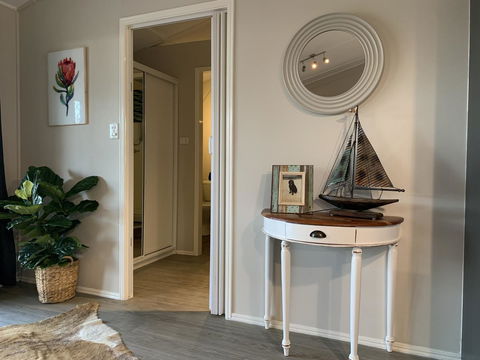 Bed & Breakfast 1 Bedroom Guest House - Holiday Find 8