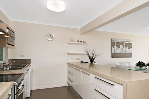 Skippers Cove Waterfront Resort - Holiday Find 11