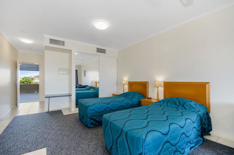 Madison Ocean Breeze Apartments - Holiday Find 10