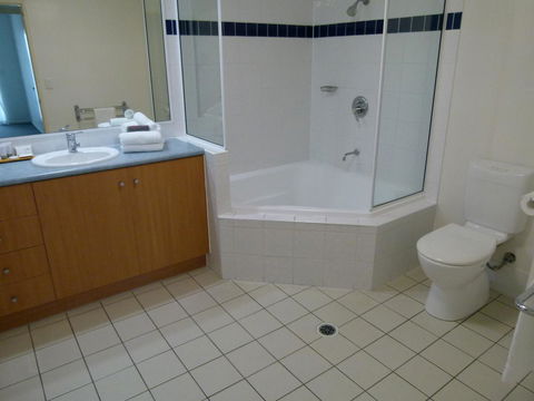 Madison Ocean Breeze Apartments - Holiday Find 33