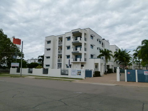 Madison Ocean Breeze Apartments - Holiday Find 6