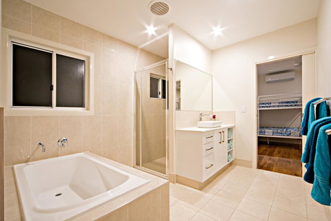 Whitsunday Luxury Homes - Holiday Find 24