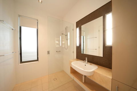 The Boathouse Apartments - Holiday Find 13