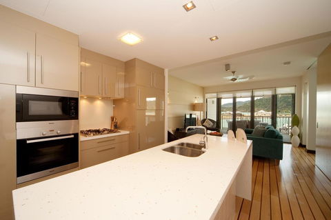 The Boathouse Apartments - Holiday Find 11