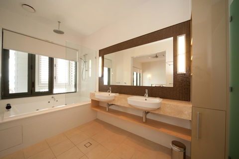 The Boathouse Apartments - Holiday Find 16