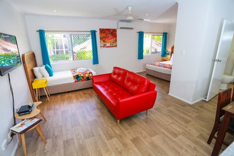 Port Douglas Motel - Holiday Find 4