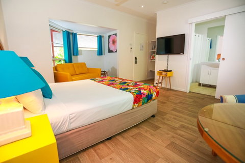Port Douglas Motel - Holiday Find 18
