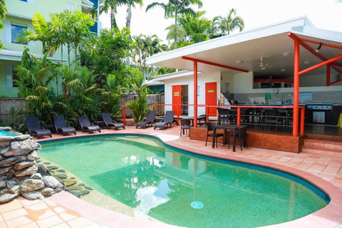 Port Douglas Motel - Holiday Find 23