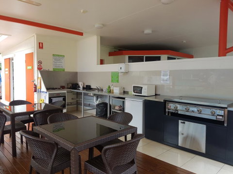 Port Douglas Motel - Holiday Find 35
