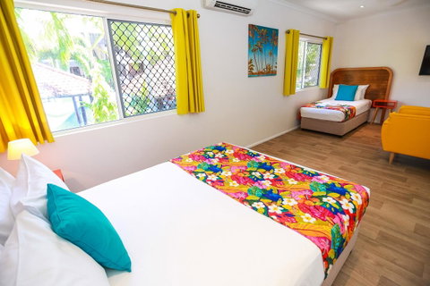 Port Douglas Motel - Holiday Find 3