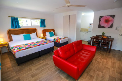 Port Douglas Motel - Holiday Find 2
