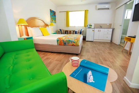 Port Douglas Motel - Holiday Find 16