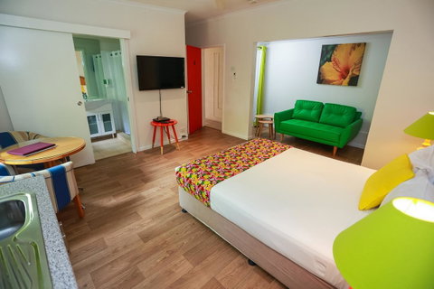 Port Douglas Motel - Holiday Find 14