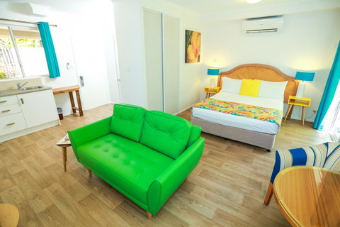 Port Douglas Motel - Holiday Find 12