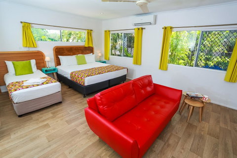 Port Douglas Motel - Holiday Find 8