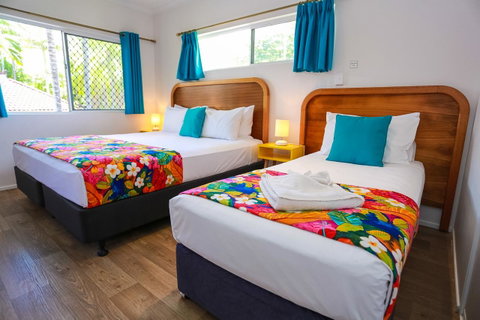 Port Douglas Motel - Holiday Find 1