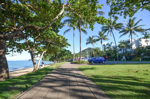 Roydon Beachfront Apartments - Holiday Find 27