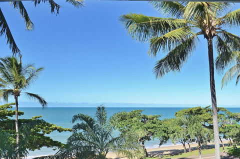 Roydon Beachfront Apartments - Holiday Find 5