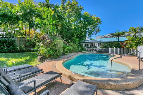 Roydon Beachfront Apartments - Holiday Find 17