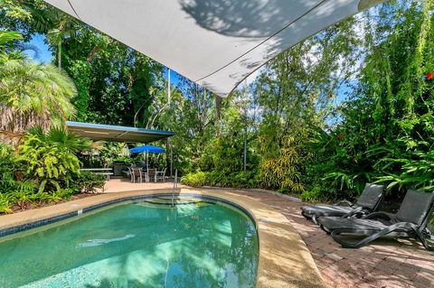 Roydon Beachfront Apartments - Holiday Find 10