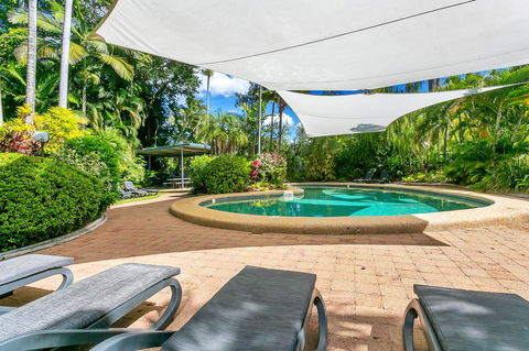 Roydon Beachfront Apartments - Holiday Find 14