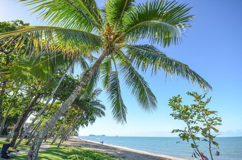 Roydon Beachfront Apartments - Holiday Find 6