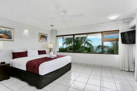 Roydon Beachfront Apartments - Holiday Find 3