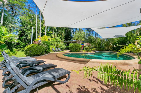 Roydon Beachfront Apartments - Holiday Find 15