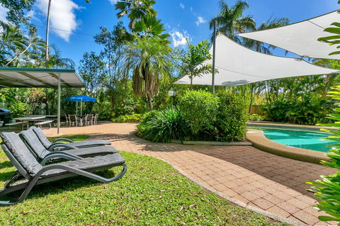 Roydon Beachfront Apartments - Holiday Find 13