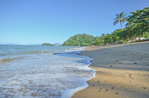 Roydon Beachfront Apartments - Holiday Find 8