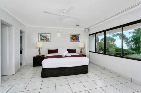Roydon Beachfront Apartments - Holiday Find 2