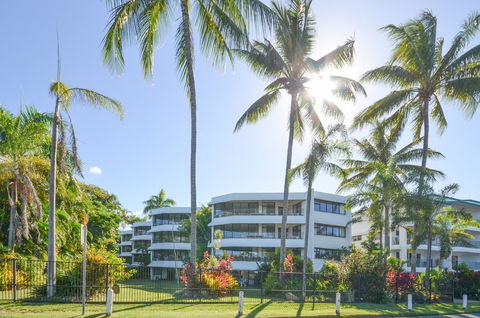 Roydon Beachfront Apartments - Holiday Find 28